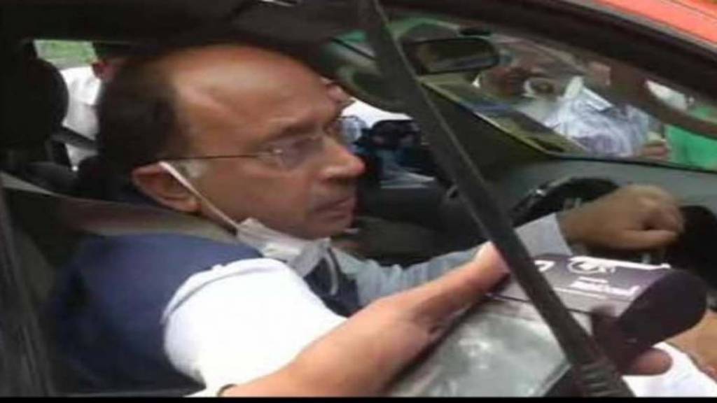 दिल्ली पुलिस ने काटा बीजेपी नेता विजय गोयल का चालान, विरोध करने की दी थी चेतावनी