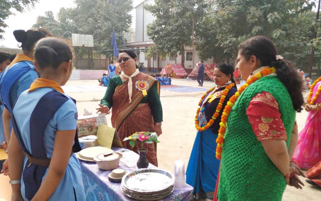 वाराणसी: छात्राओं ने पाक कला के साथ सीखे आपदा प्रबंधन के गुर