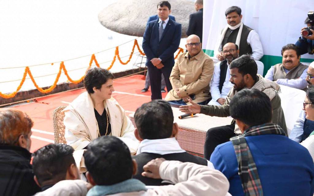 वाराणसी: सीएए का विरोध कर रहे पीड़ित बच्चे यूनिवर्सिटी के छात्र हैं न कि दंगाई: प्रियंका गांधी