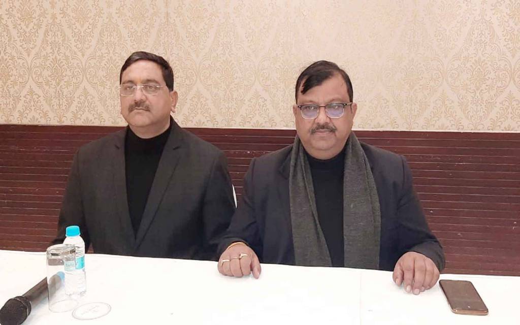 वाराणसी: केमिस्ट एवं ड्रगिस्ट फेडरेशन के प्रदेश महामंत्री पर करोड़ों के गबन का आरोप, मचा हड़कंप