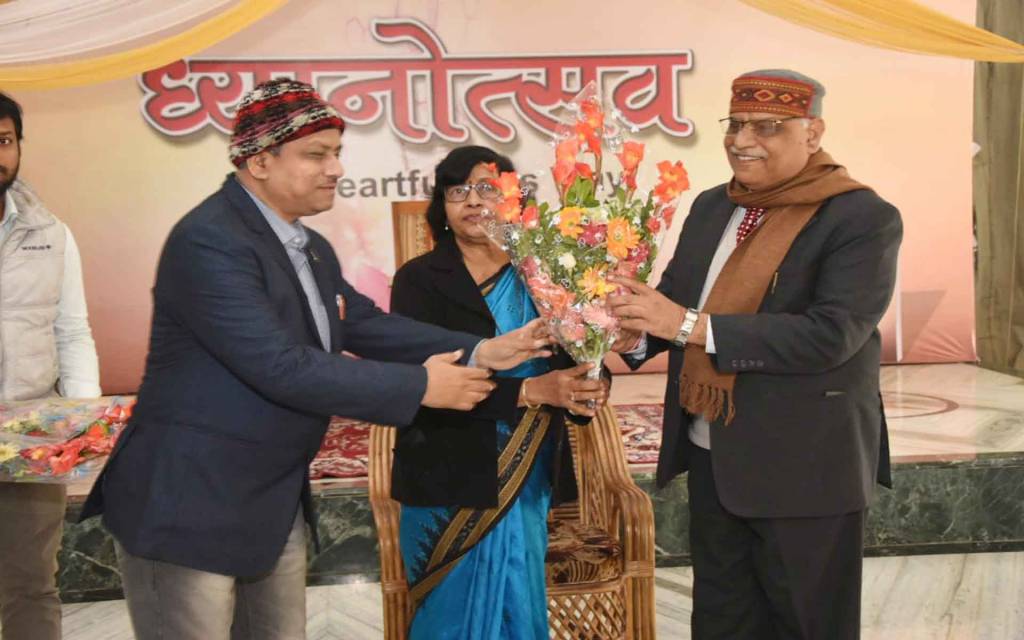वाराणसी: ध्यानोत्सव में बताया प्रार्थना माँगना नही, अपने रचयिता के साथ जुड़ना तथा लय होना है