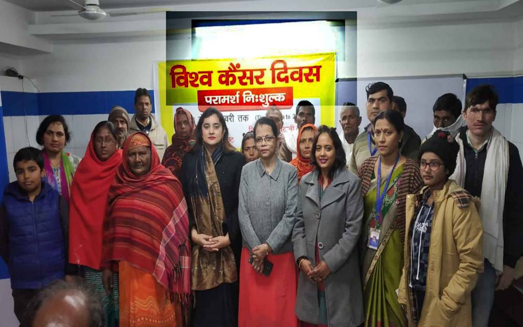 वाराणसी: पापुलर हास्पिटल में विश्व कैंसर दिवस पर मरीजों को किया गया जागरूक