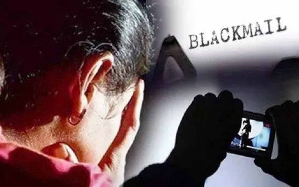 वाराणसी: रिश्तें हो रहें कलंकित, निजी फोटो वायरल करने की धमकी देकर मांगा पांच लाख रूपये