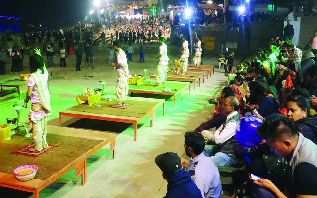 वाराणसी: सुप्रीम कोर्ट की हो रही अनदेखी, अस्सी के 'आरती युद्ध' से फट रहे बनारसियों के कान