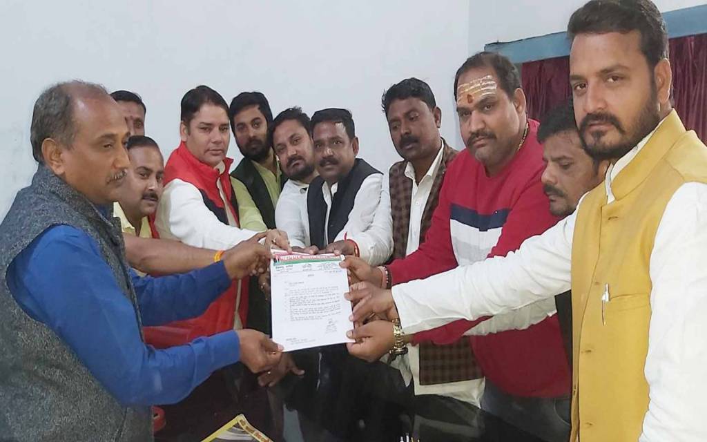 वाराणसी: गैस सिलेण्डरों में घटतौली कर रहे लोगों पर जिलापूर्ति अधिकारी करें कार्रवाई: सपा