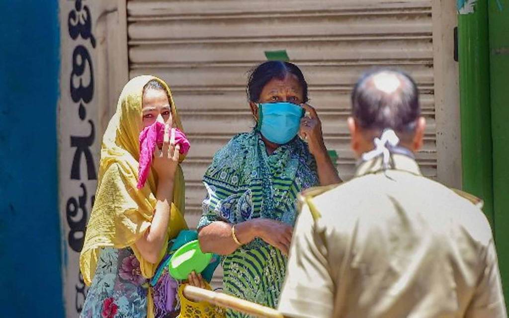 सरकार हुई सख्त: मुंह ढकना हुआ जरूरी, इधर-उधर थूकने पर लगेगा जुर्माना