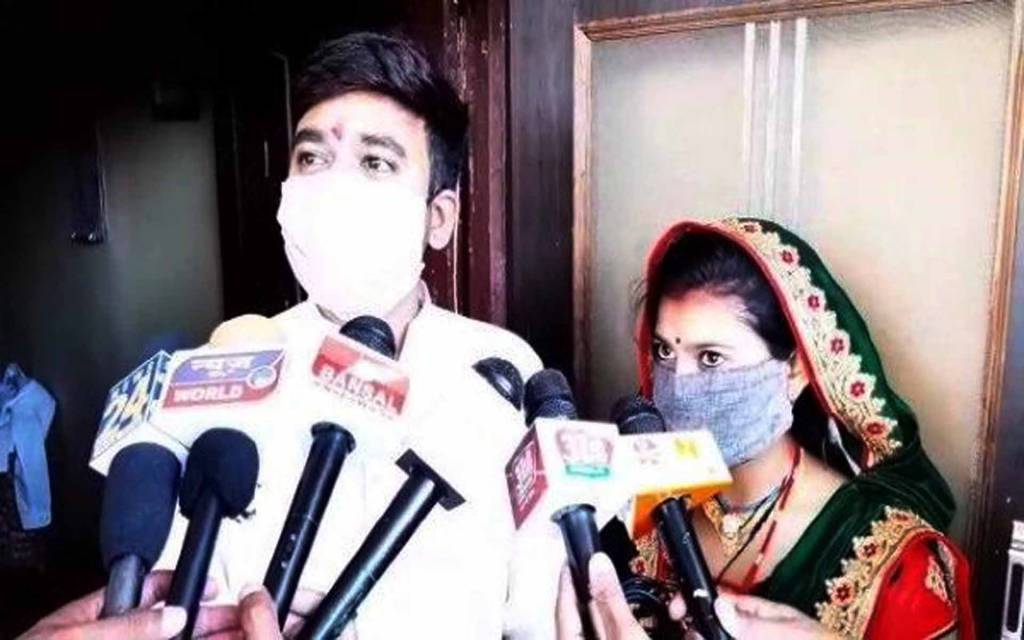 लॉकडाउन में शादी रचाने दुल्हन के घर पैदल ही पहुंच गया दूल्हा, दुल्हन को भी ले गया पैदल