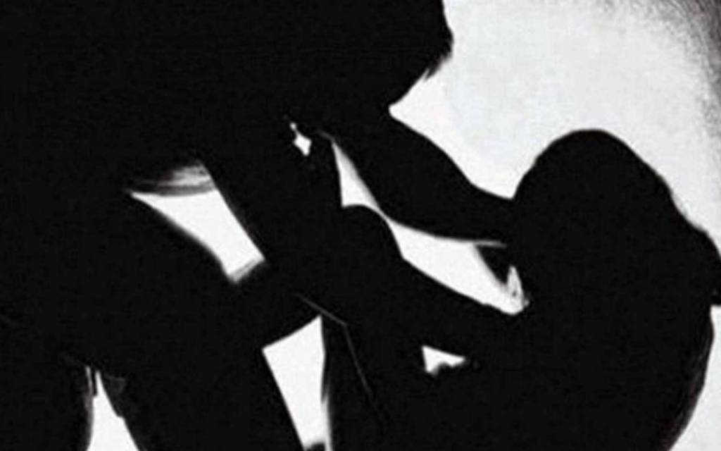 दुस्साहस: बहू के सिर पर रखकर बंदूक रिटायर्ड दारोगा ससुर ने किया बार-बार रेप, पुलिस ने दर्ज किया मामला