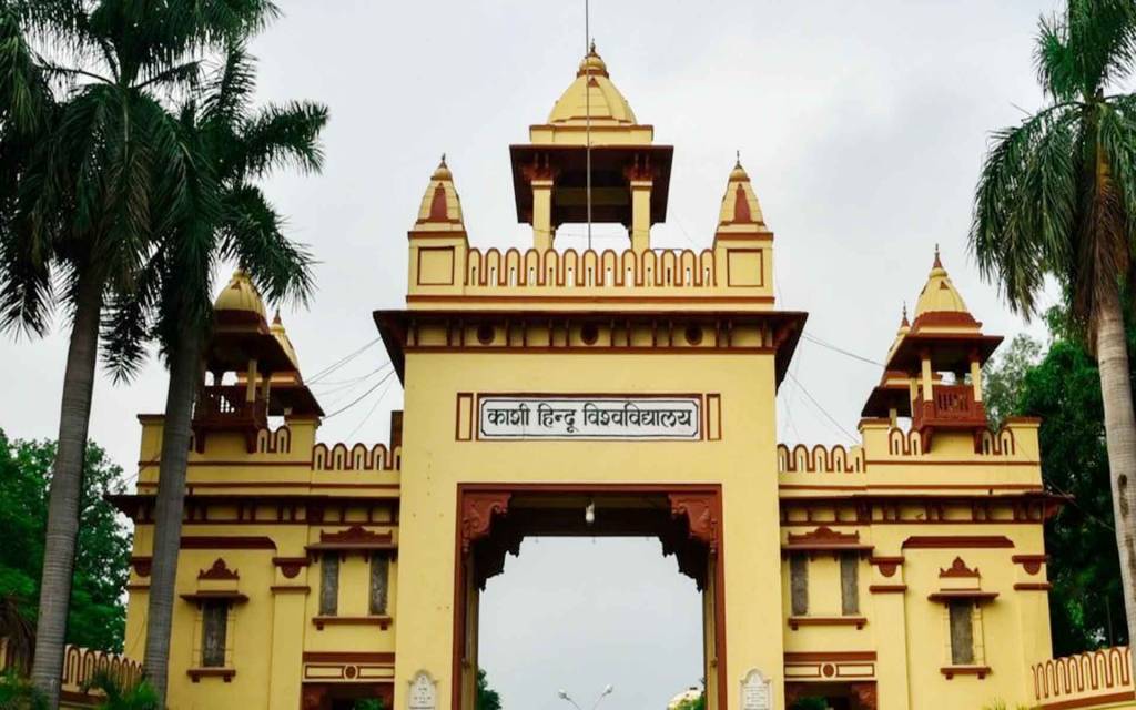 वाराणसी: कोरोना काल में बीएचयू प्रशासन का तानाशाही फरमान, खतरे में छात्रों की जान!