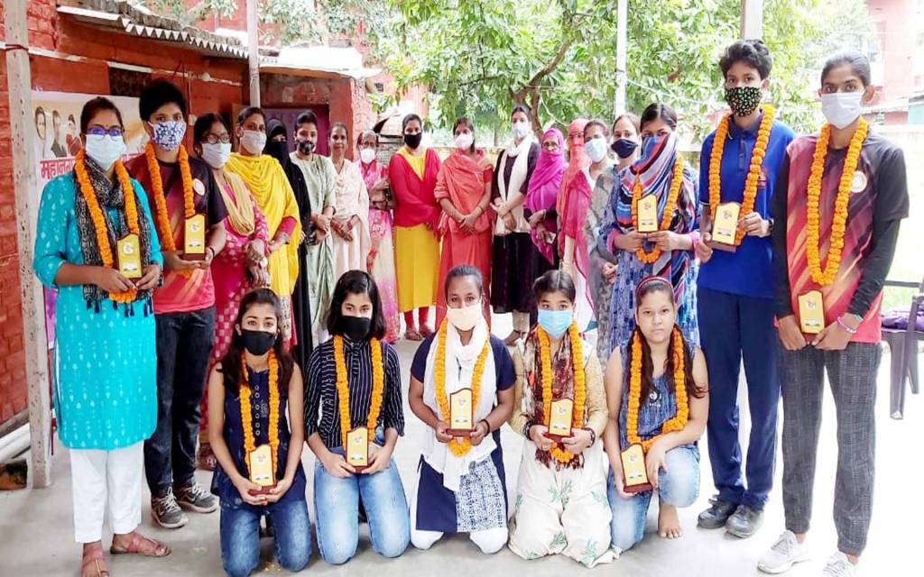 वाराणसी: राष्ट्रपिता के जयंती को बनाया ख़ास, प्रतिभावान बेटियों के हुनर का किया सम्मान