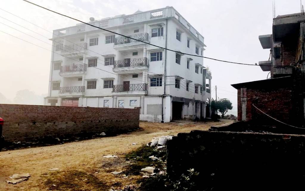 पैसा, पहुंच या मनमानी, भू-माफिया ने बना दी वाराणसी इनक्लेव कॉलोनी