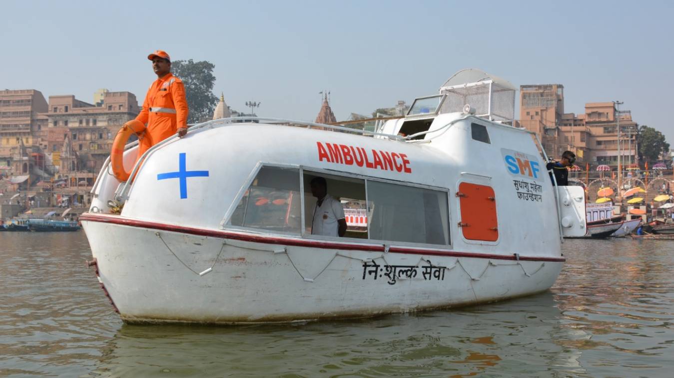 NDRF की Water Ambulance ने बचायी युवक की जान