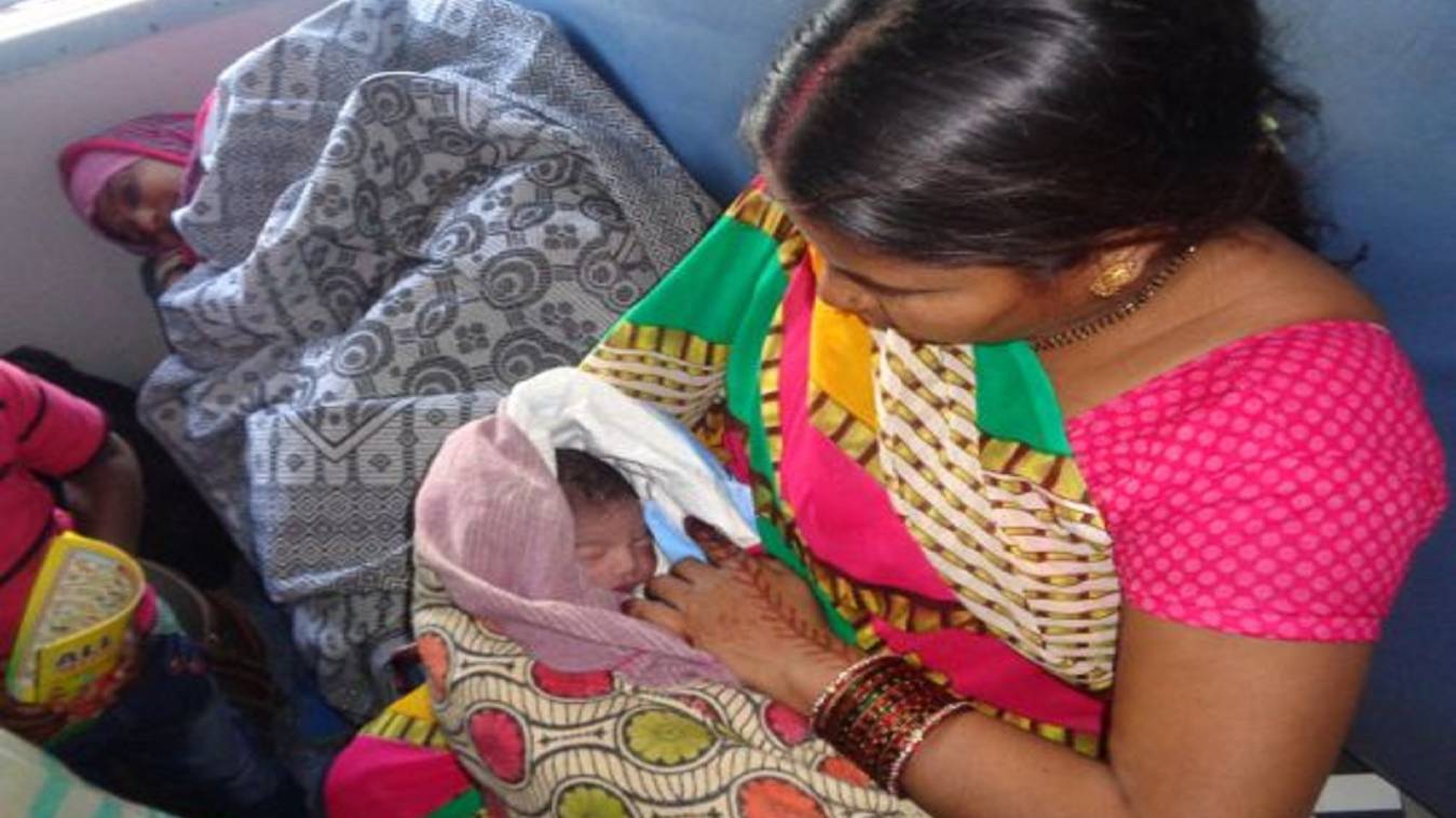 साबरमती एक्सप्रेस ट्रेन में महिला ने स्वस्थ बच्चे को दिया जन्म