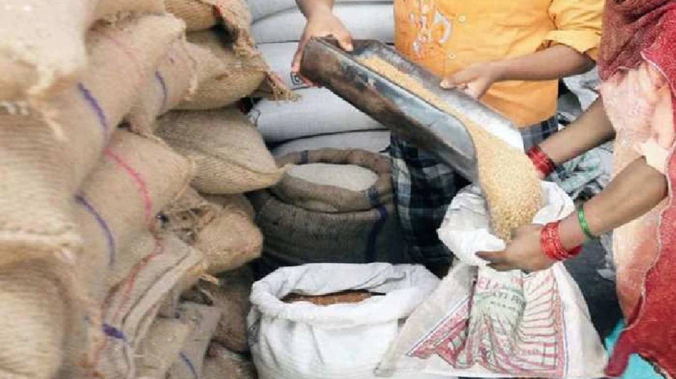 यूपी में कार्ड धारकों को अगले महीने से मिलेगा दोगुना राशन, मार्च तक चलेगा अभियान