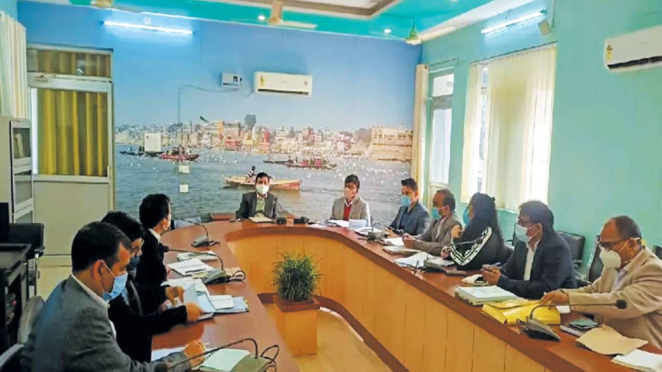 जिला निर्वाचन अधिकारी ने की चुनाव तैयारियों की समीक्षा बैठक