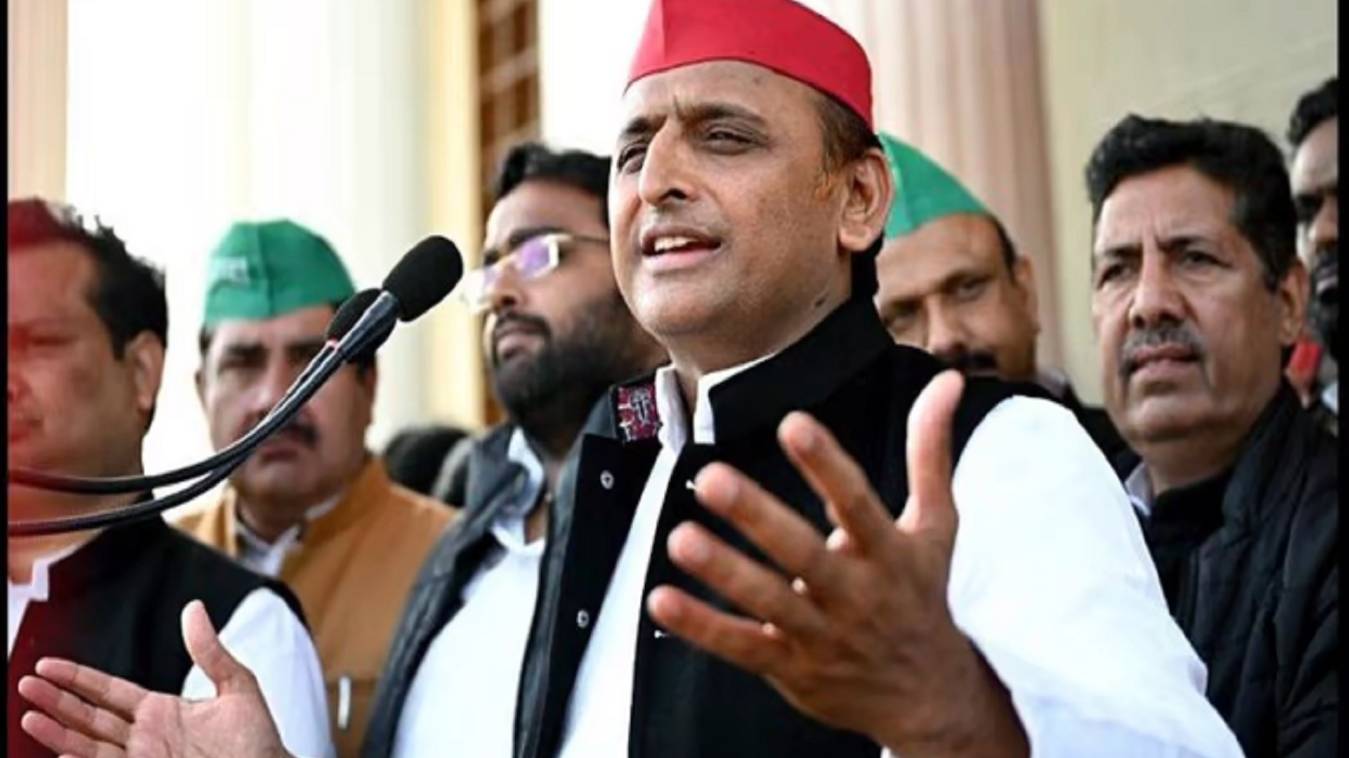 रायबरेली में अखिलेश का योगी पर हमला,कहा- जो कभी धुआं उड़ाते थे वो धुंआ हो गए