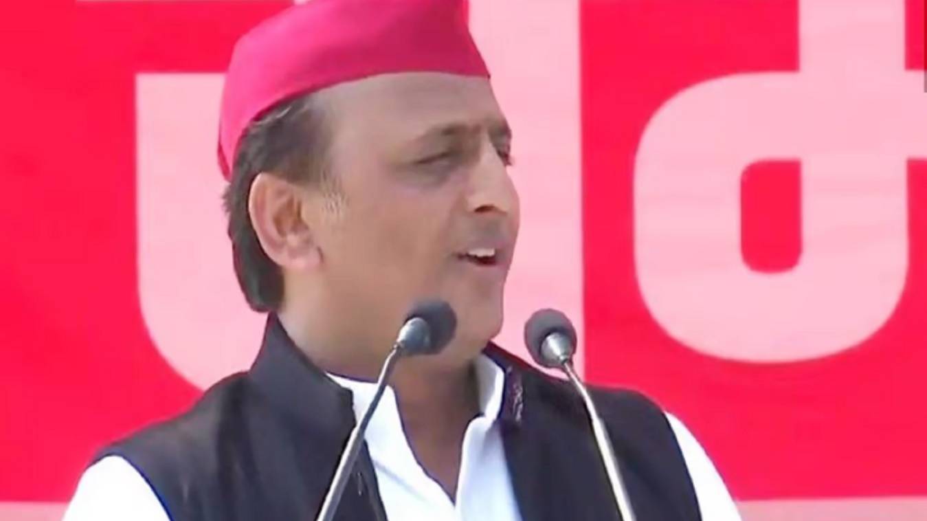 भाजपा सांसद तेजस्वी ने की आगरा-लखनऊ एक्सप्रेस-वे के पढ़े कसीदे, अखिलेश बोले- 'अनुपयोगी' जी ने नहीं, हमने बनवाया