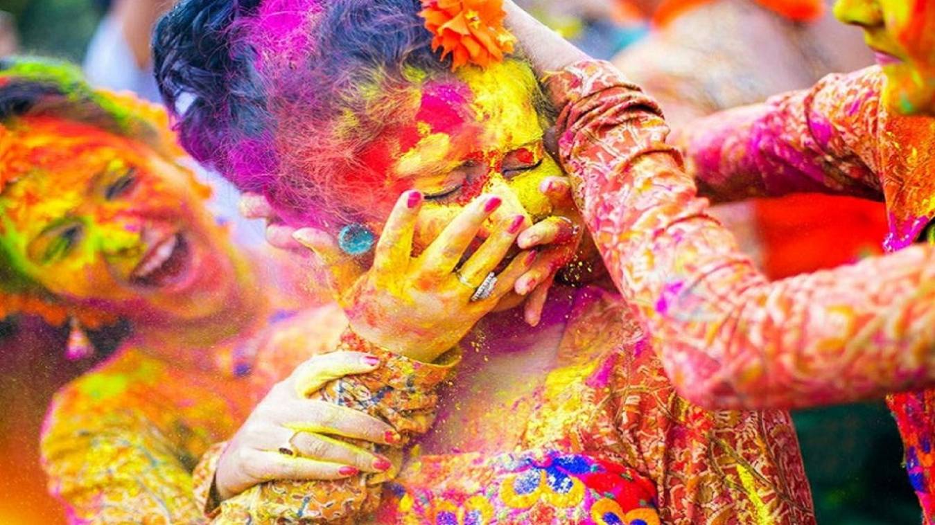 यूपी में होली पर दो दिन रहेगा सरकारी अवकाश, 20 को रविवार होने से 3 दिन बंद रहेंगे बैंक