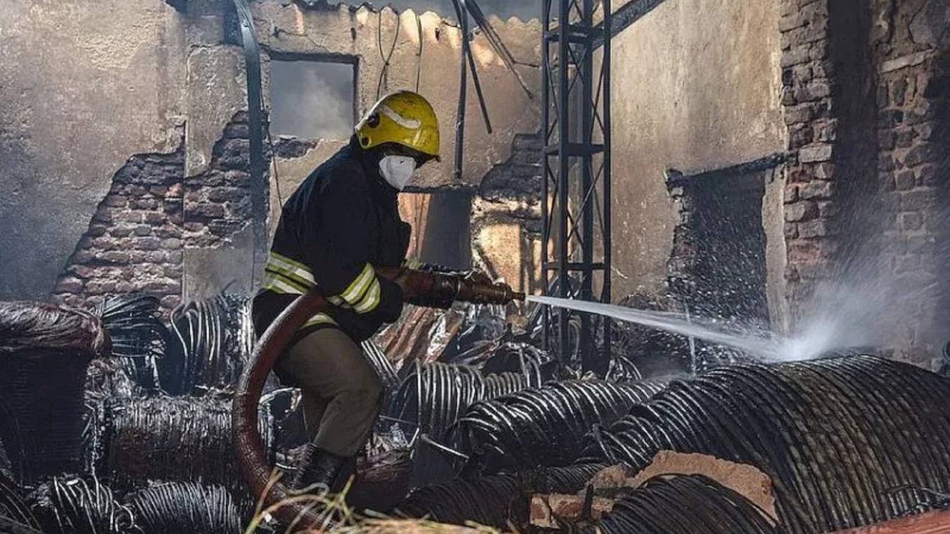 हैदराबाद के भोईगुड़ा के कबाड़ गोदाम में लगी आग, बिहार के 11 मजदूरों की जिंदा जलकर मौत