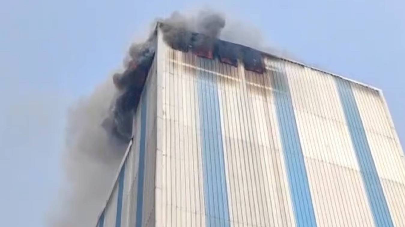 लखनऊ में ज्ञान दूध डेयरी प्‍लांट में लगी आग, दमकल कर्मियों ने डेढ़ घंटे की मशक्कत के बाद आग पर पाया काबू