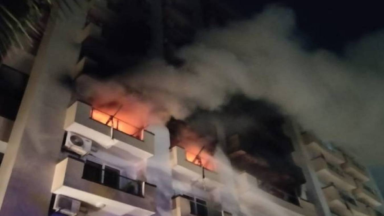 11 मंजिला अपार्टमेंट के चौथे फ्लोर के फ्लैट में लगी थी आग, 4 विभागों के अधिकारी करेंगे जांच
