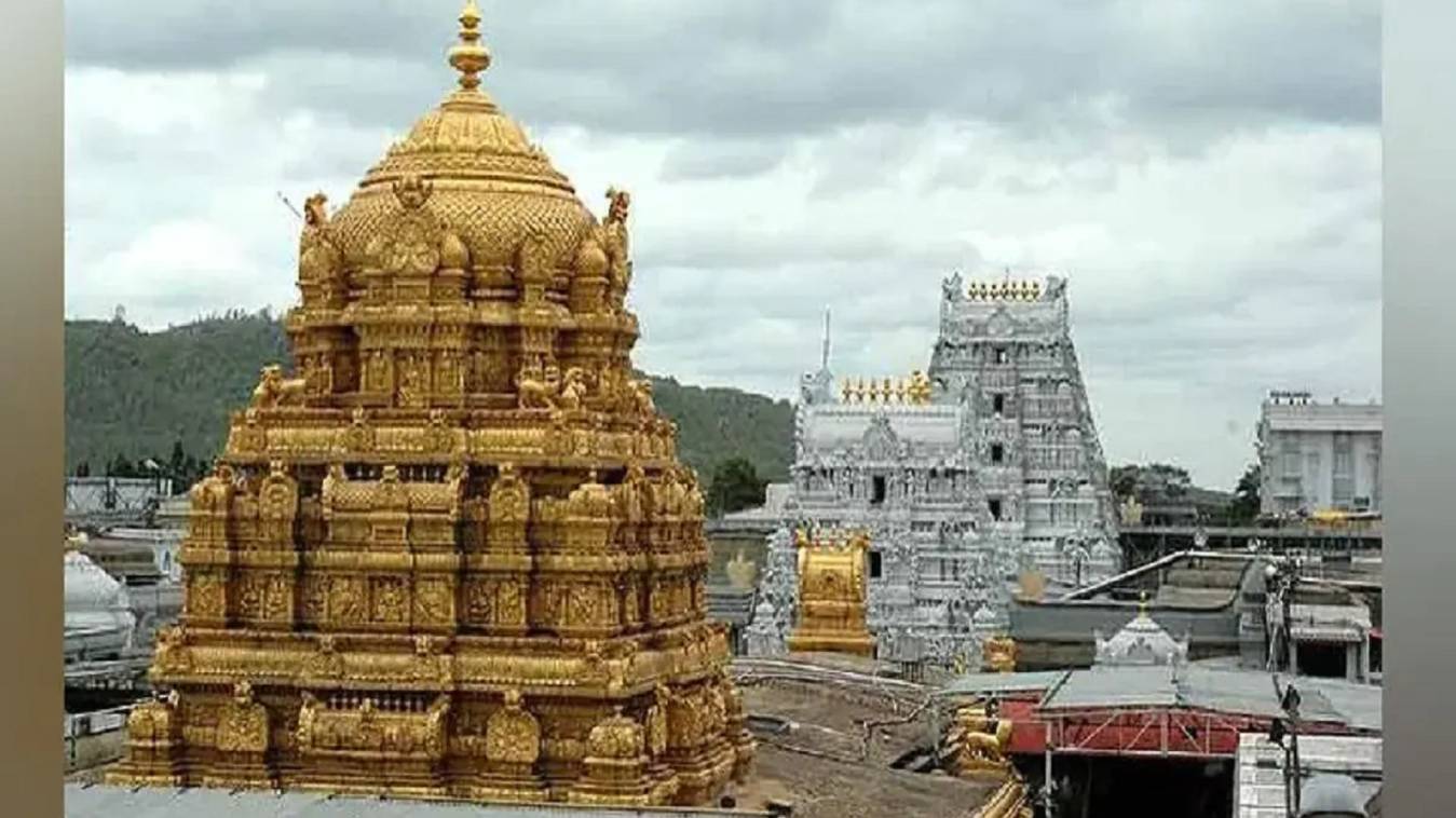 तिरुमाला के वेंकटेश्वर मंदिर में श्रद्धालुओं की जुटी भारी भीड़, भगदड़ जैसे हालात, 3 लोग जख्मी