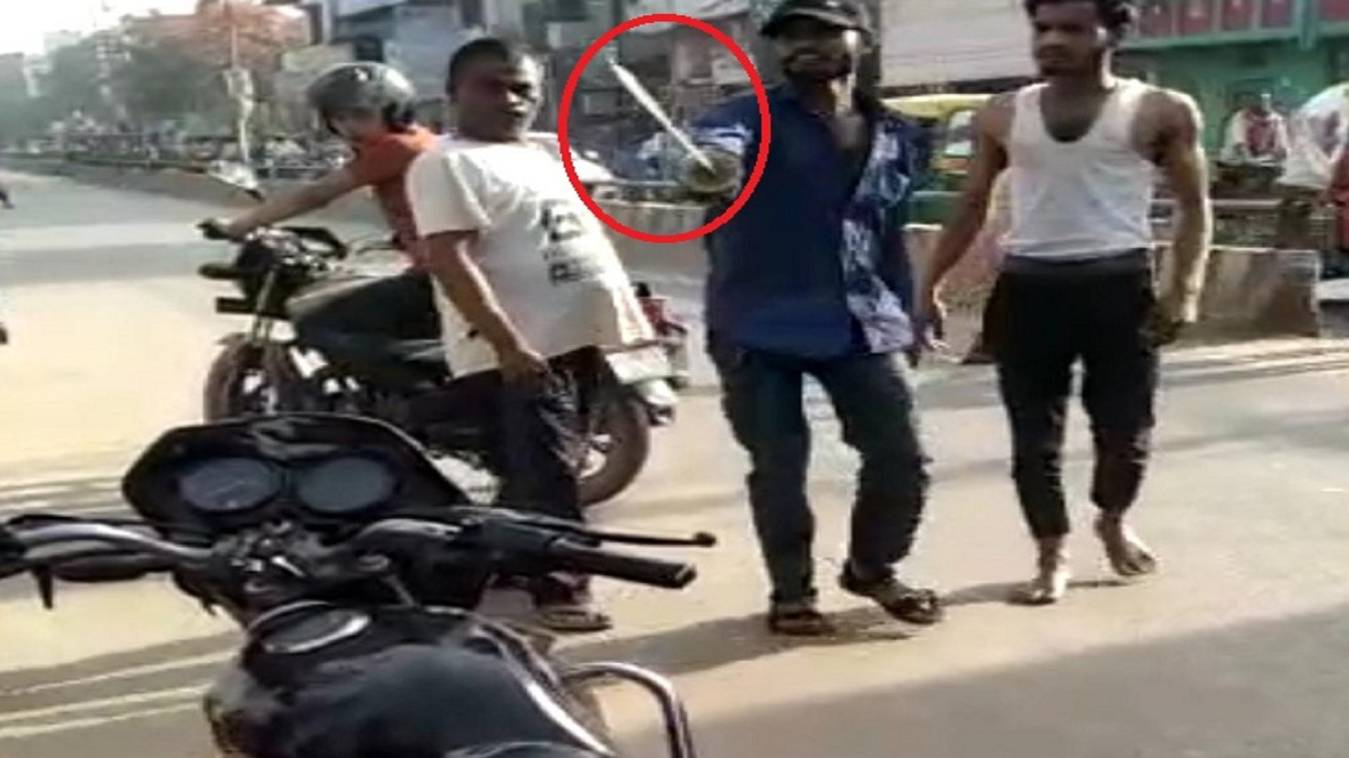 वाराणसी में मनबढ़ युवक ने चाय विक्रेता पर किया जानलेवा हमला, तलाश में जुटी पुलिस