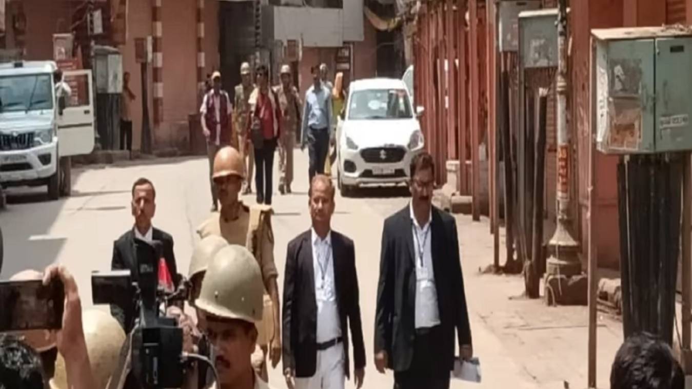 सर्वे के दौरान शिवलिंग मिलने का दावा, कोर्ट ने सील करने का दिया आदेश, कल पेश होगी रिपोर्ट 