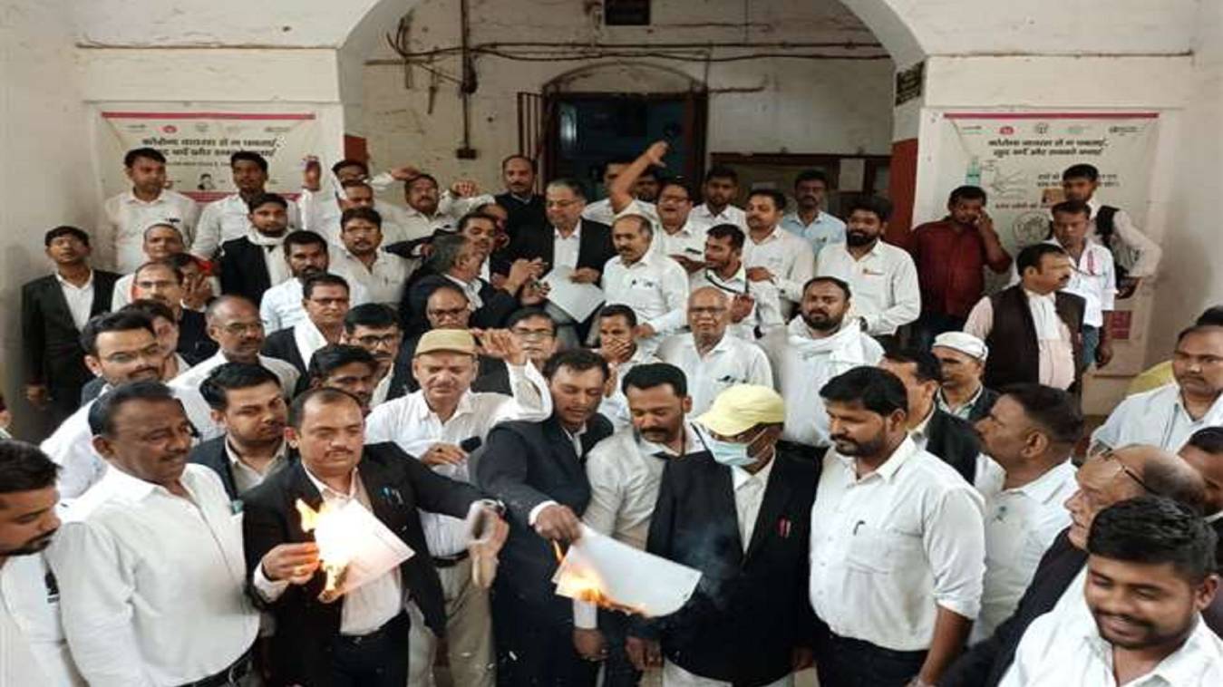 ज्ञानवापी मामले में सुनवाई से पहले वकीलों की हड़ताल, टल सकती सुनवाई