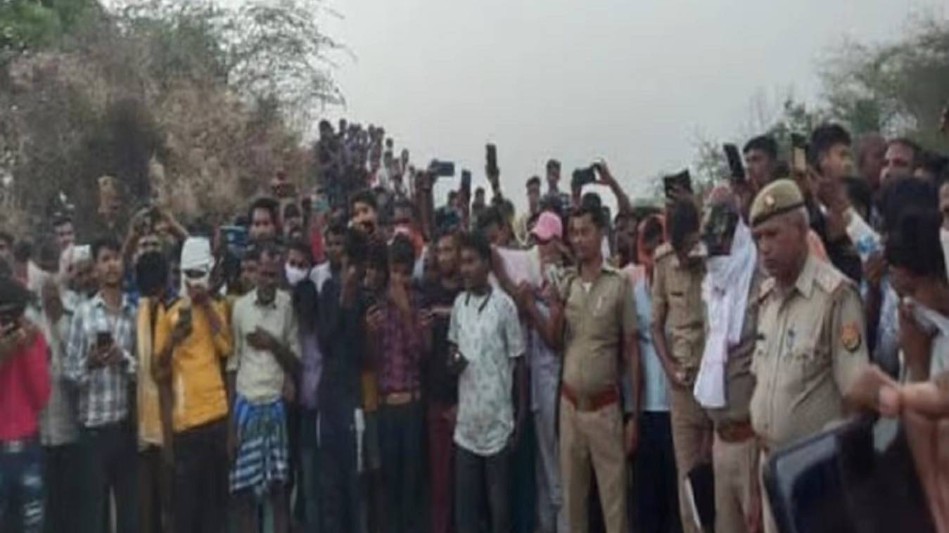 कुएं से मिला बोरी में बंद युवती का शव, इलाके में फैली सनसनी