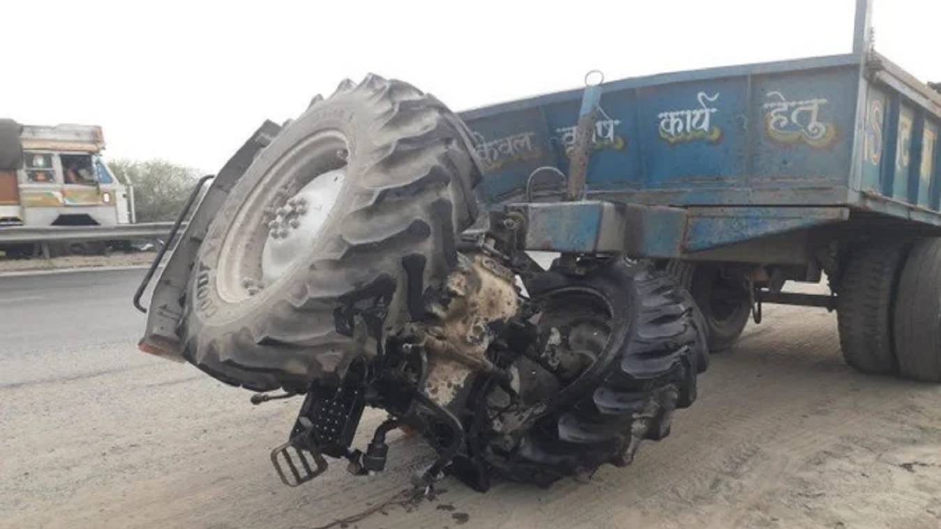 हाइवे पार करते समय ट्रक और ट्रैक्टर में जोरदार टक्कर, चालक की मौत 