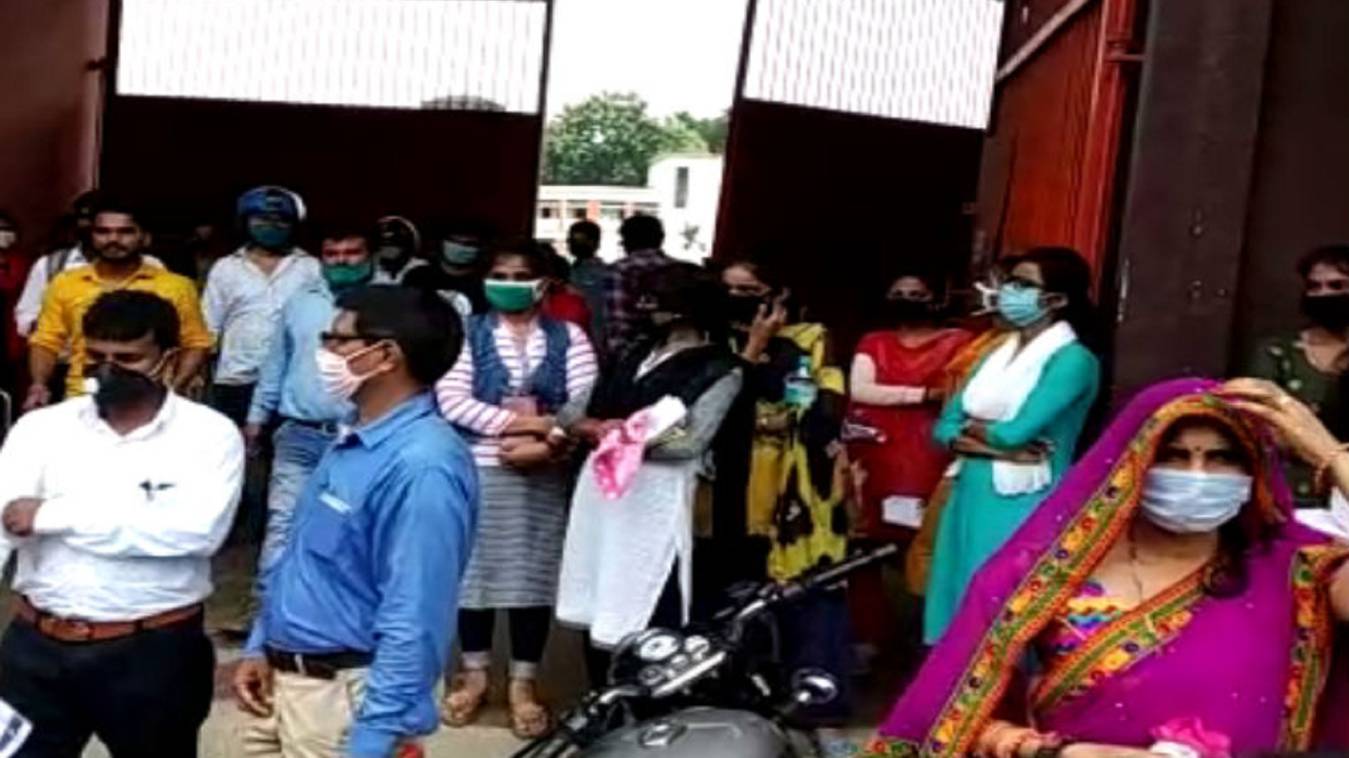 B.Ed Entrance Exam UP : बीएड प्रवेश परीक्षा की पहली पाली खत्म, वाराणसी के 108 केंद्रों पर 45 हजार कैंडिडेट्स दे रहे एग्जाम