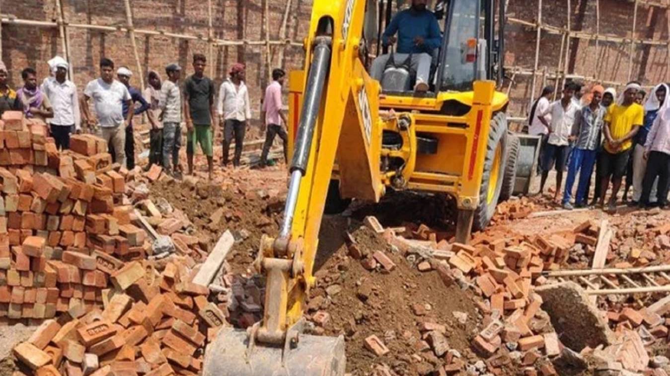 अलीपुर में गिरी निर्माणाधीन गोदाम की दीवार, 6 जदूरों की दबकर मौत