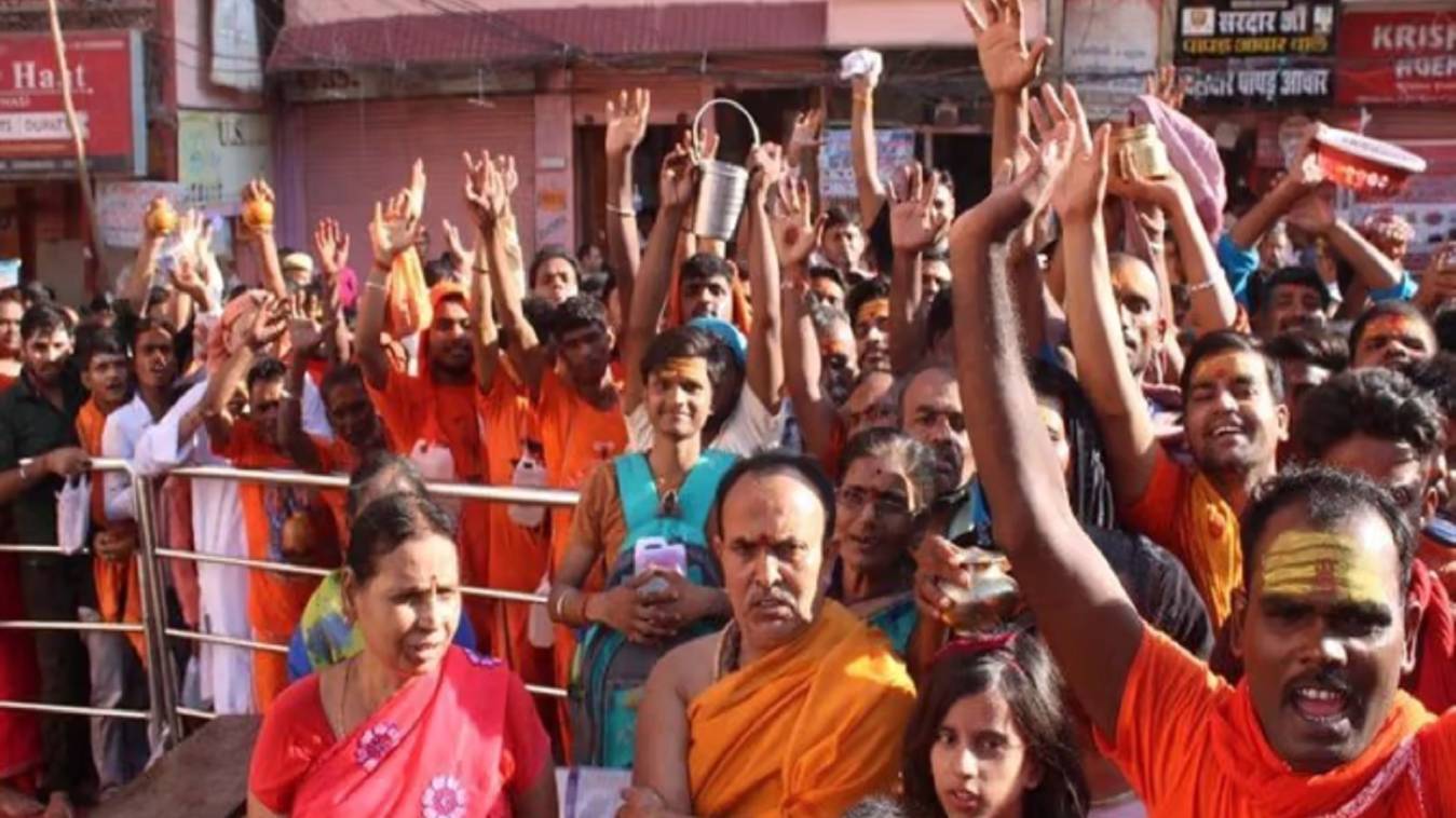 Sawan 2022: सावन के पहले सोमवार पर बम-बम हुई काशी, हर-हर महादेव के उद्घोष से गुंजायमान हुई बाबा की नगरी 