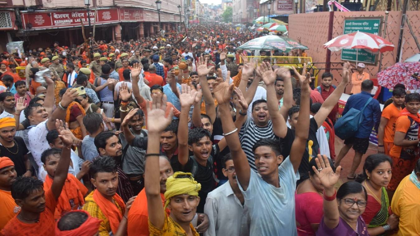 सावन के दूसरे सोमवार पर दोपहर एक बजे तक चार लाख भक्तों ने किया जलाभिषेक 