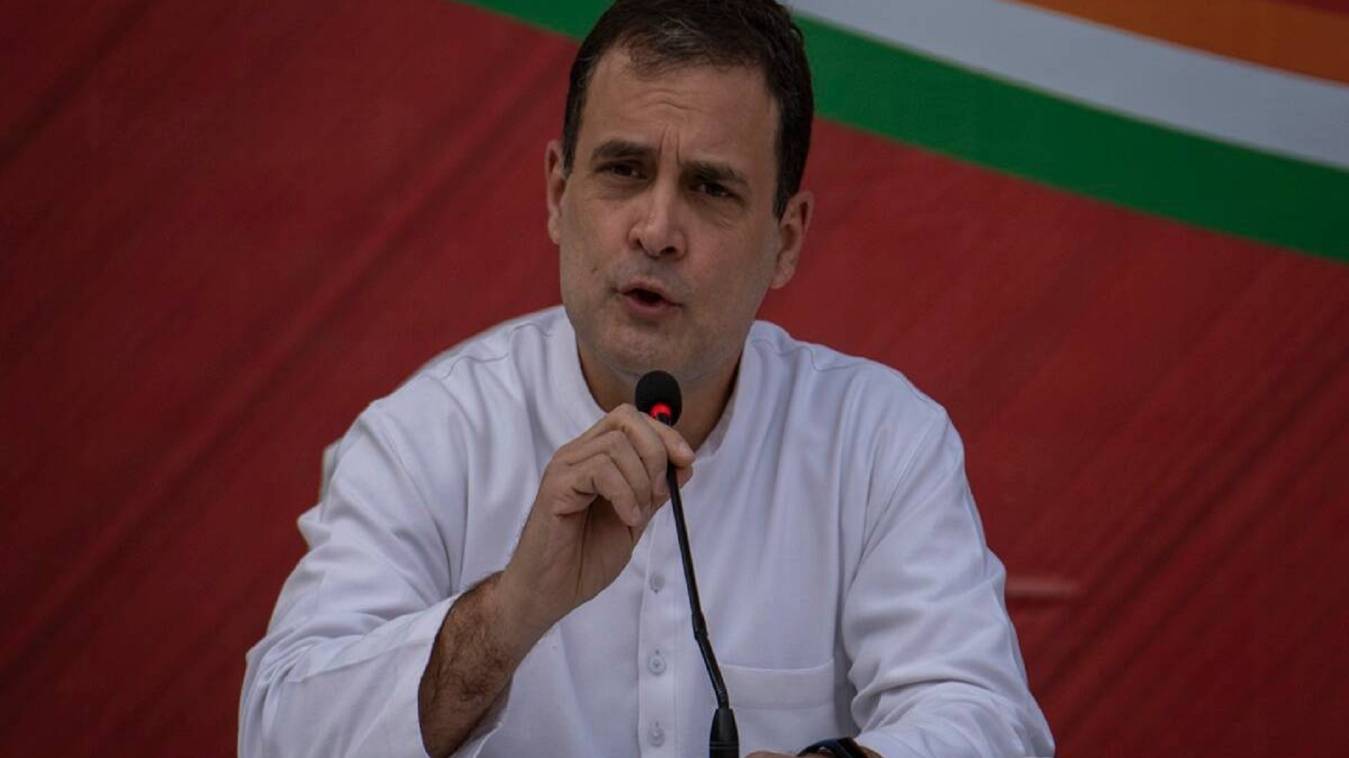 राहुल गांधी ने पीएम पर तंज कसते हुए कहा कि सवाल पूछो तो राजा को गुस्सा आता है, रोजगार देना इनके बस की नहीं