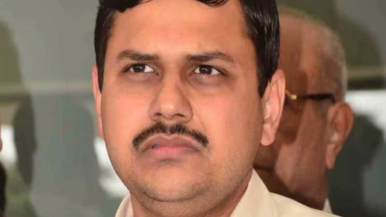 देर रात फैसलें में तबदीली कौशल राज शर्मा बने रहेंगे वाराणसी के डीएम