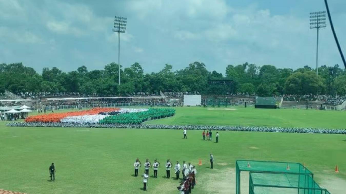 World Record: चंडीगढ़ में क्रिकेट स्टेडियम में 7500 स्टूडेंट्स ने बनाया ह्यूमन फ्लैग, वर्ल्ड रिकॉर्ड में नाम हुआ दर्ज