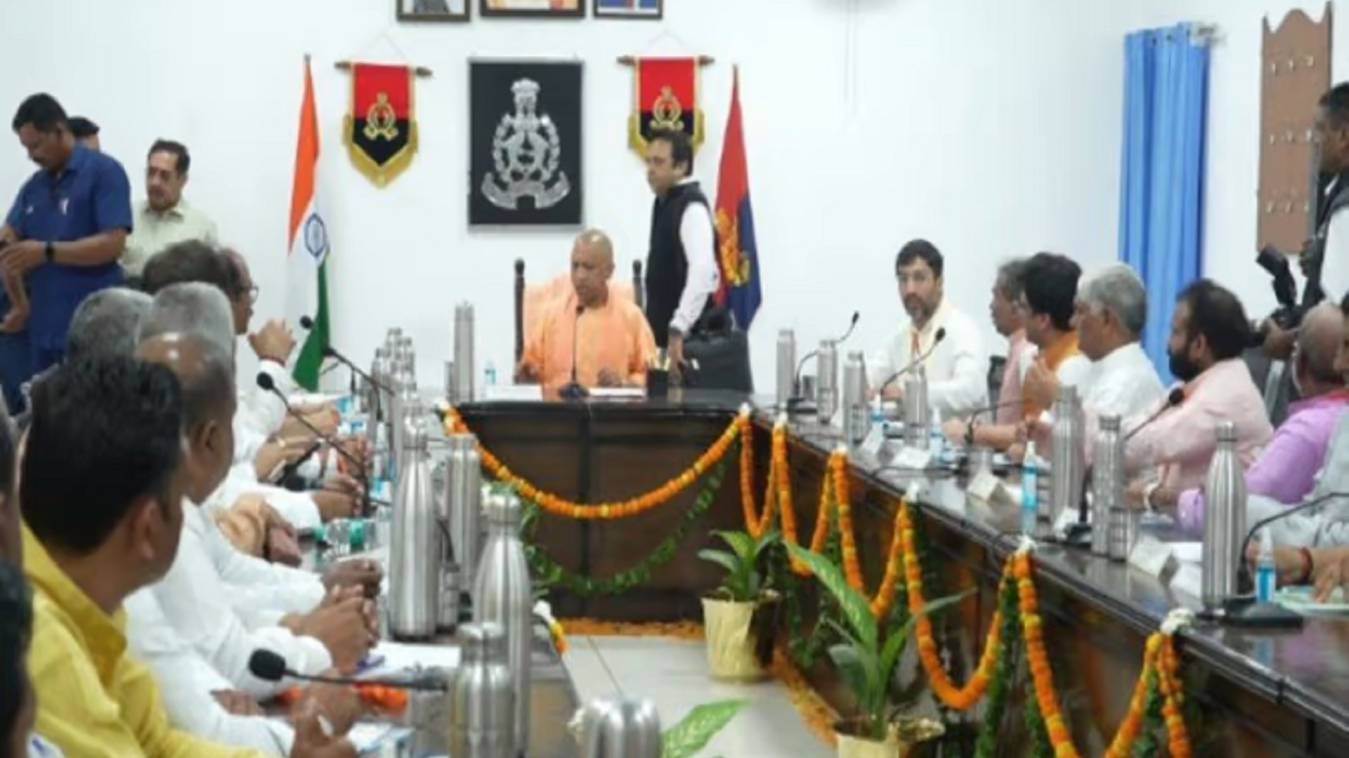 सहारनपुर में सीएम योगी हुए सख्त, बोले- किसी अधिकारी ने लापरवाही बरती तो उसके खिलाफ की जाएगी कार्रवाई