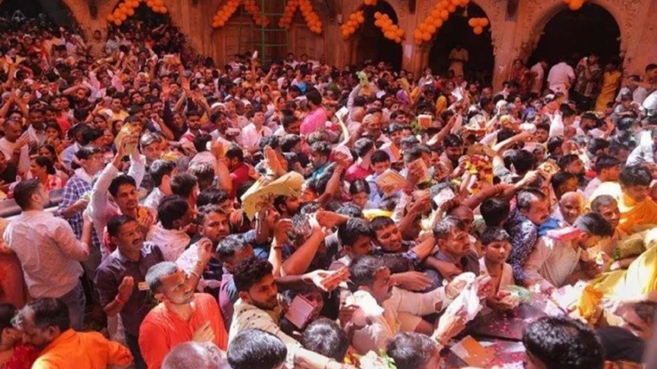मंगला आरती के दौरान बांके बिहारी मंदिर में हुआ हादसा, दो की मौत