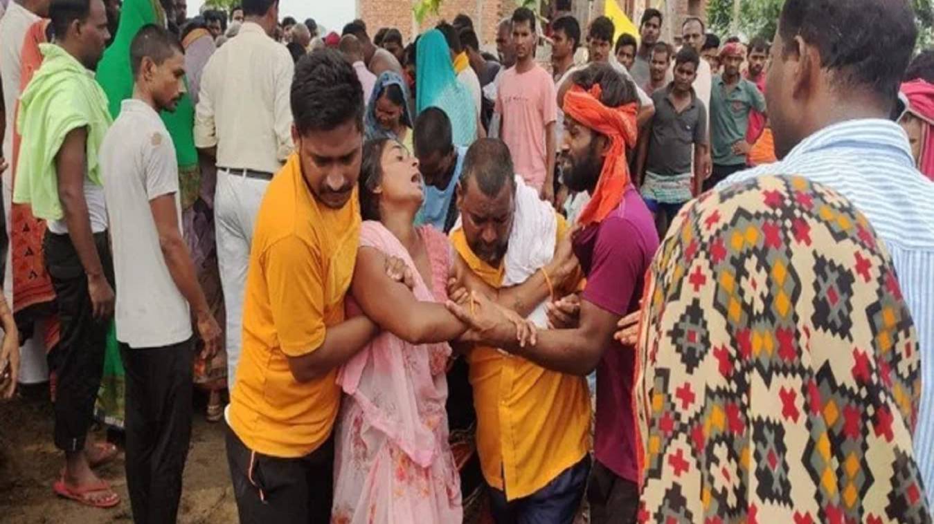 गाजीपुर में नाव पलटी: छह लोगों की मौत, चार का शव मिला, एक मासूम की तलाश जारी