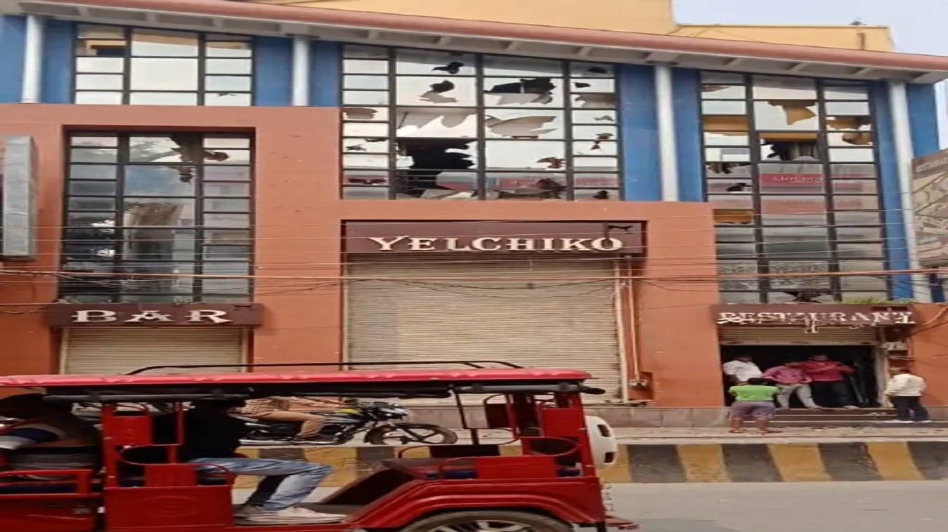 बार में तोड़फोड़ व बवाल : 2 स्टॉफ घायल, पुलिस ने तीन आरोपियों को किया गिरफ्तार 