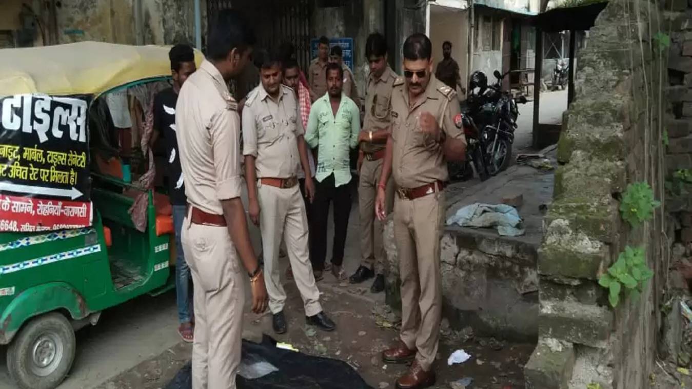 नेहरू मार्केट में रिटायर्ड रेलकर्मी की मिली लाश, इलाके फैली सनसनी, छानबीन में जुटी रही पुलिस