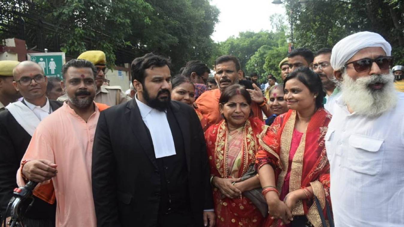 ज्ञानवापी केस में मुस्लिम पक्ष की याचिका खारिज, अगली सुनवाई कार्बन डेटिंग पर