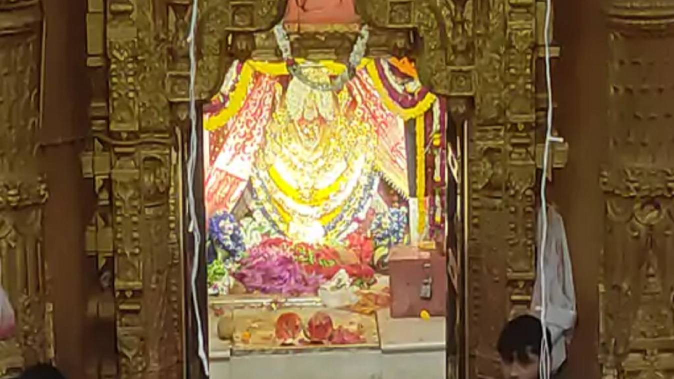 नवरात्रि के चौथे दिन काशी में देवी कूष्मांडा के दर्शन के लिए उमड़े श्रद्धालु