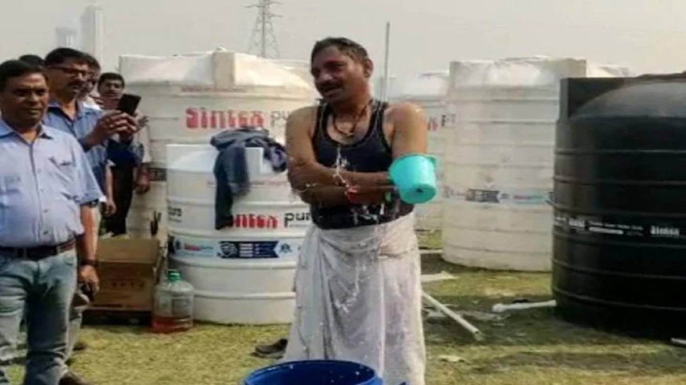 भाजपा नेता की बदसुलुकी पर दिल्ली जल बोर्ड डायरेक्टर ने दी जल परीक्षा, कहा- पानी जहरीला नहीं, साफ