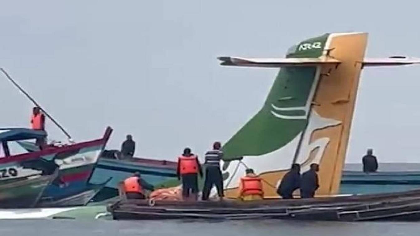 तंजानिया की विक्टोरिया झील में गिरा यात्री विमान, 49 लोग थे सवार