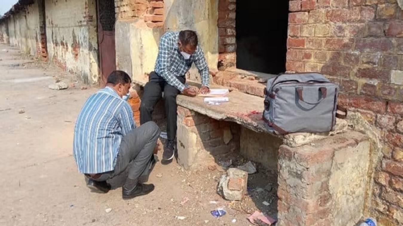 वाराणसी में सिर कूचकर युवक की निर्मम हत्या, अर्धनग्न अवस्था में मिली लाश