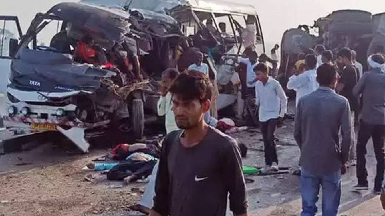 लखीमपुर में कार पलटने से पांच लोगों की मौके पर ही मौत, सात घायल