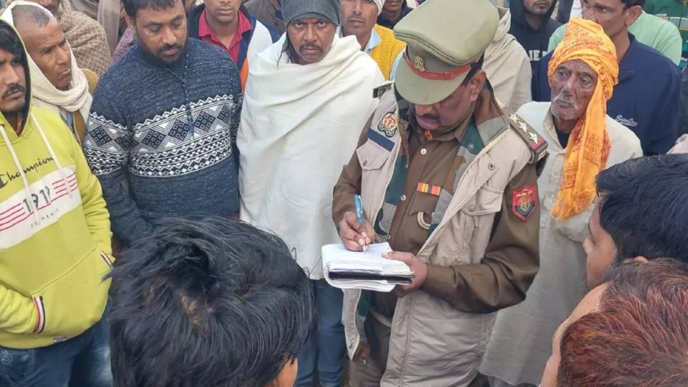 युवक-युवती के शव पेड़ पर लटके मिले, एक ही शाल से लगा हुआ था फंदा